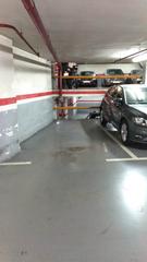 Aparcament cotxe  Carrer de la indstria. Parking para coche medio o grande, camp de larpa