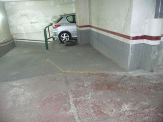 Aparcament cotxe a N/a. Plaza de parking pequea, para coche tipo smart o moto.