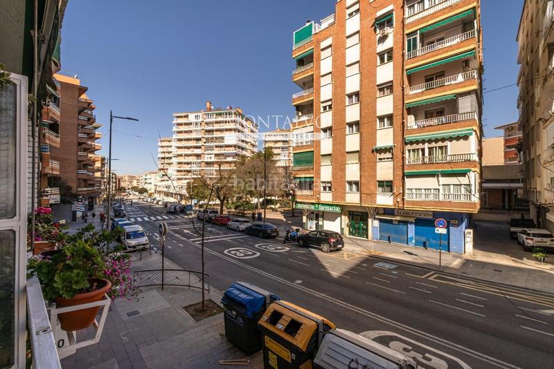 Foto 0686867c-170d-4047-87e2-143312385a9c. Alquiler piso en de barcelona 20 no busques más! piso amueblado de 3 dormitorios y 2 baños . en Granada