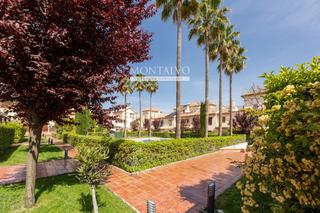 Maison jumelée à Cervantes 102. Casa de ensueño en urbanización privada con piscina