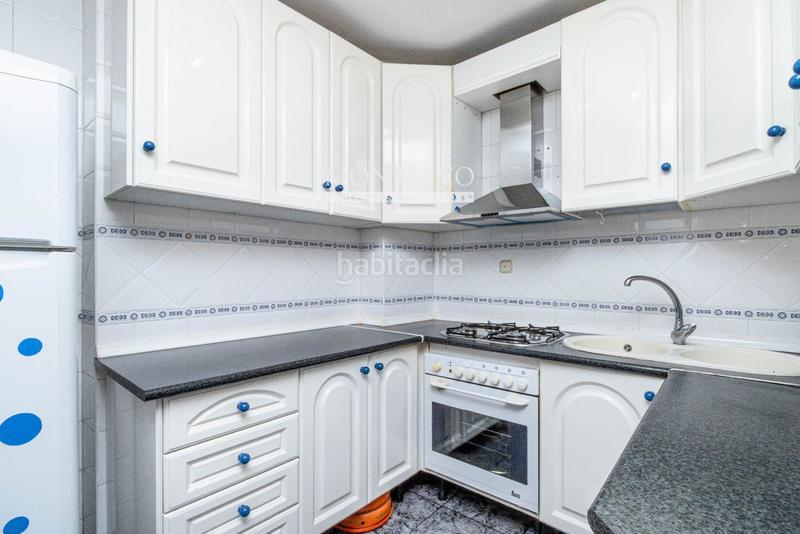 Foto f8d98c55-3781-4519-a9d3-06d67381b256. Alquiler piso en dorada 1 piso para estudiantes en la chana 4dormitorios y bien ubicado en Granada