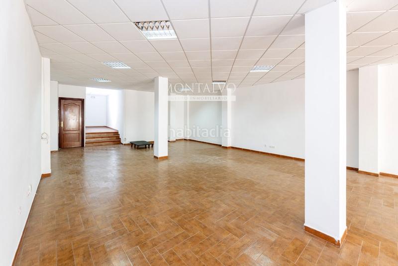 Foto b576cd5d-5e67-44f3-bd85-cde274cc477a. Local comercial en real de motril 47 local en el centro con alta rentabilidad en Armilla