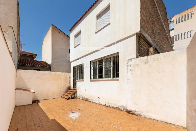 Foto e2a5bdb9-3e38-4311-9093-528214b51fb7. Local comercial en real de motril 47 local en el centro con alta rentabilidad en Armilla