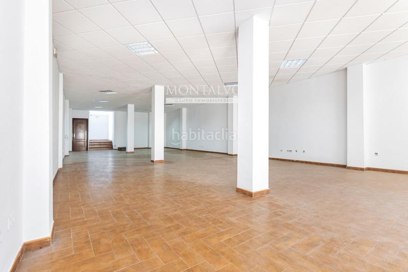 Foto fbf7b31c-e148-4e23-8c40-4e8fb5e8aa7e. Local comercial en real de motril 47 local en el centro con alta rentabilidad en Armilla
