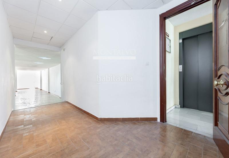 Foto fc5fc5c2-8b24-401b-9edd-1a2276814729. Local comercial en real de motril 47 local en el centro con alta rentabilidad en Armilla
