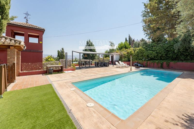 Foto 67562e9d-e719-4324-aea4-6759bbab0c21. Chalet en rio navia 19 espacio, luz y piscina tu nuevo hogar en Gabias (Las)
