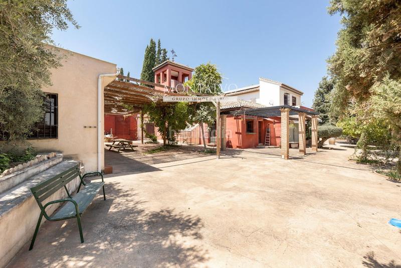 Foto e5d875a5-af30-4633-97c4-136f9e128469. Chalet en rio navia 19 espacio, luz y piscina tu nuevo hogar en Gabias (Las)