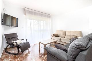 Rent Flat in De pulianas 32. Piso de estudiantes 4 dormitorios cerca de cartuja