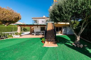 Xalet  Rio danubio 8. Chalet con piscina y encanto natural en urbanización san javier,