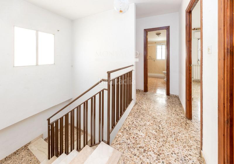 Foto fbfbd63f-50a2-4ee1-a40f-b8ce98c1445a. Casa in alfonso bailon 15 in Atarfe