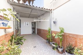Maison à Salitre 25. Casa con gran potencial en atarfe  ubicación privilegiada