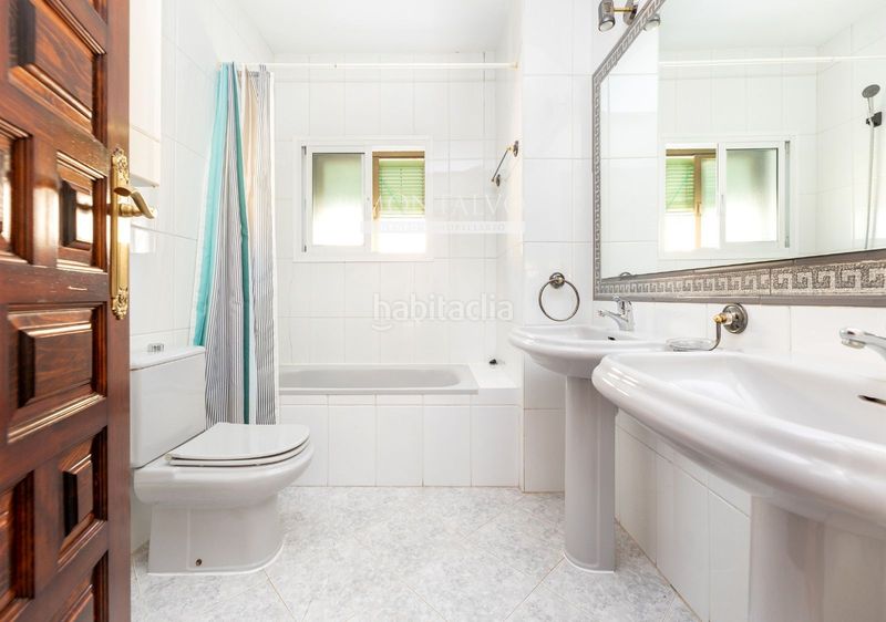 Foto ad3ee642-d2c1-4344-af6e-42efd2771354. Casa amb calefacció aparcament piscina a Atarfe