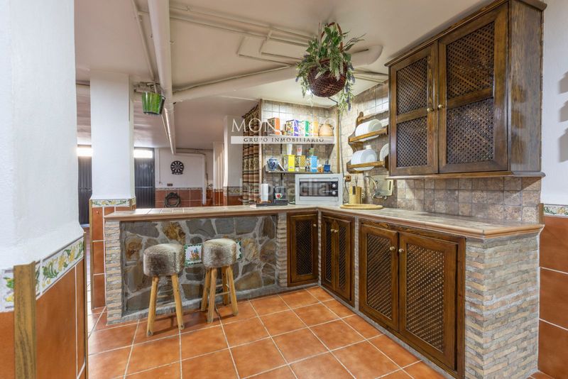 Foto 0ad38625-4ac7-4f27-9e59-f897531d6d6d. Casa adossada amb aparcament a Atarfe