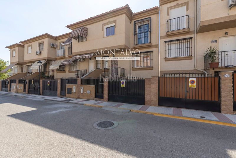 Foto c7e6cf08-64a0-4dc0-8234-0a1d2b3a2f9b. Casa adossada amb aparcament a Atarfe