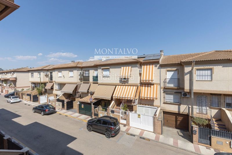 Foto c8493cf0-bbfe-40b0-b7a6-9c6c6bb4fdb9. Casa adossada amb aparcament a Atarfe
