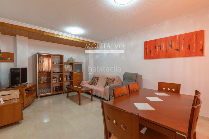 Foto d46fd0f4-809c-49fc-93f2-68d2932bd269. Casa adossada amb aparcament a Atarfe