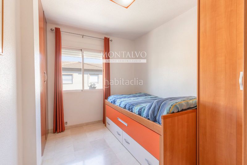 Foto ed46ccc8-f021-418e-b79e-8c3a10f987c2. Casa adossada amb aparcament a Atarfe