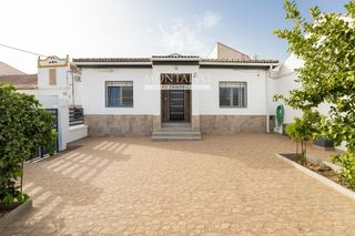 Casa a De illora (nue) 69. Oasis en casanueva planta baja con piscina