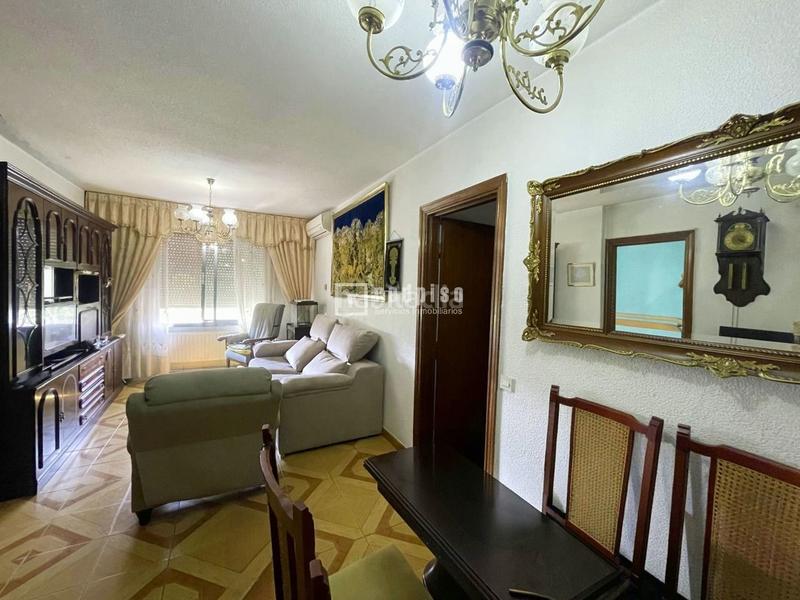 Foto d4cb7eb8-c566-4681-9181-c1da2d594c99. Piso  a la venta en poblado de Orcasitas en Orcasitas Madrid