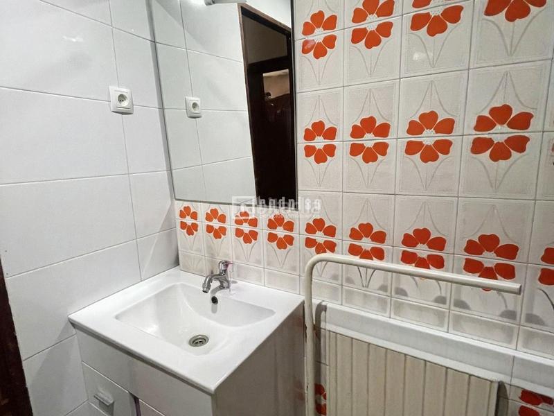 Foto e4dcccac-479f-4e60-a890-821710b6d8f1. Piso  a la venta en poblado de Orcasitas en Orcasitas Madrid