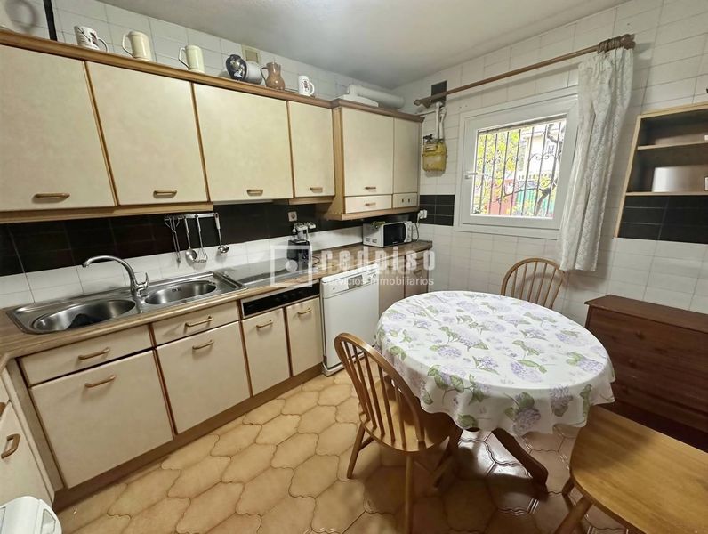 Foto 15c1c055-0330-4c9e-ac0a-078e115eaeb4. Chalet avec chauffage dans Orcasitas Madrid