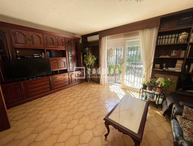 Foto 43f746d2-8806-43e6-9a43-8ab9fa1e5a64. Chalet avec chauffage dans Orcasitas Madrid