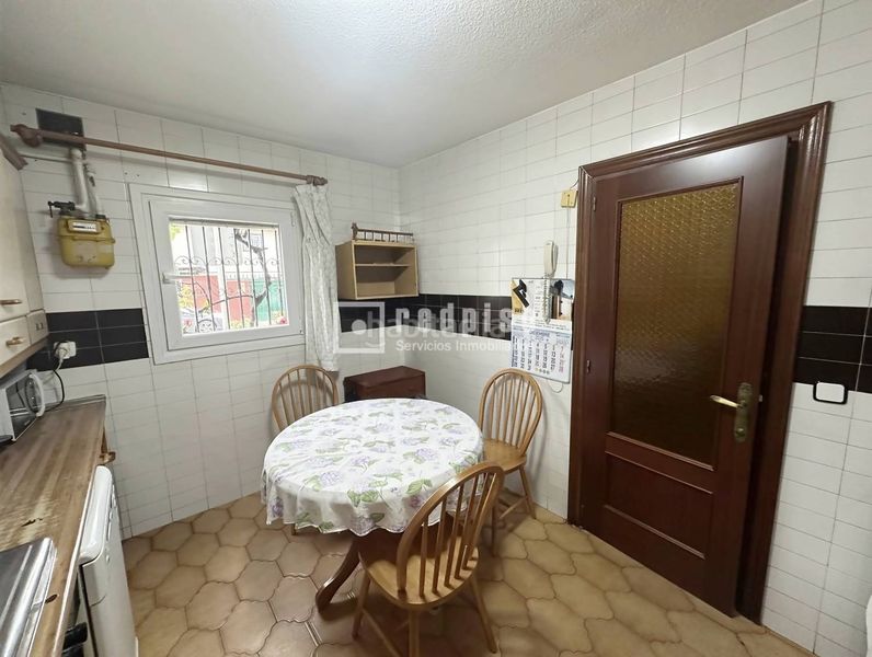 Foto a069bcb4-6e7c-4ce1-8bca-2d52fed7b9b3. Chalet avec chauffage dans Orcasitas Madrid