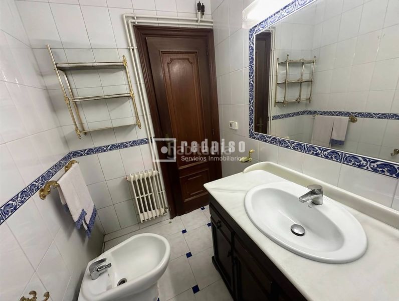 Foto f6b6802f-38d0-4a8e-a51e-c5c0e60d408a. Chalet avec chauffage dans Orcasitas Madrid