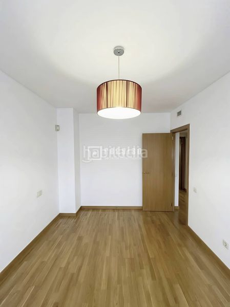 Foto 30ba3bf4-1603-40a6-90b5-4ecf6445a787. Pis amb calefacció aparcament piscina a Orcasitas Madrid