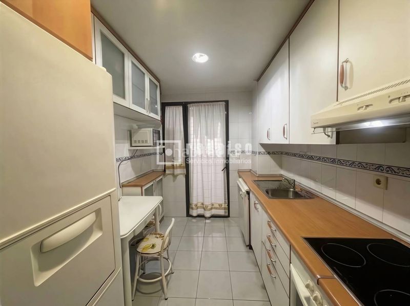 Foto ae6d949f-80ee-4cda-8cb7-f0ec9147013e. Pis amb calefacció aparcament piscina a Orcasitas Madrid