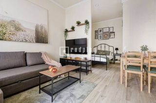 Estudi a de la Solidaridad