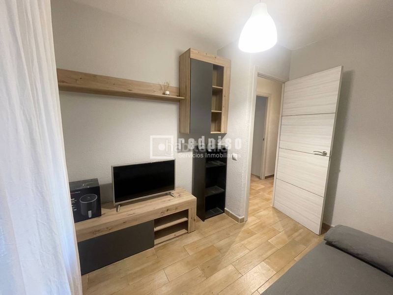Foto e2f9a2bf-b84f-431f-8cb5-52a7bb2fa436. Pis a Orcasitas Madrid