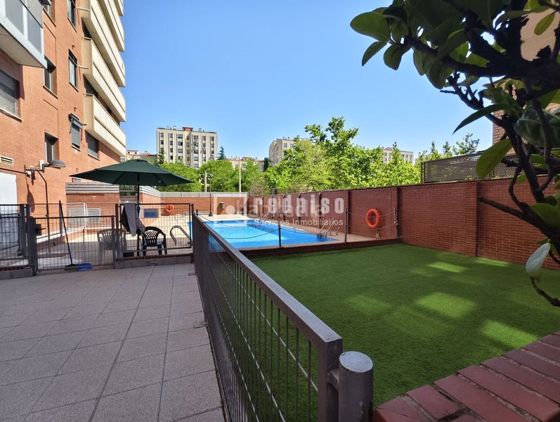 Foto 93317ece-ad82-46f6-bc83-e7a0f781d658. Pis amb calefacció aparcament piscina a Orcasitas Madrid
