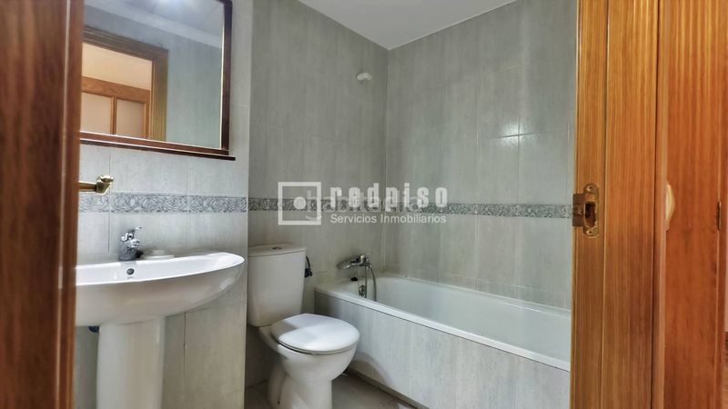 Foto d31a9f9b-64f3-4441-b833-a81c368a2dce. Pis amb calefacció aparcament piscina a Orcasitas Madrid