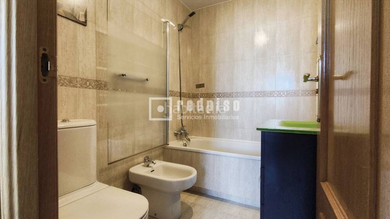 Foto d78c3c6f-32ab-4e01-b0ad-2012b9f1f51f. Pis amb calefacció aparcament piscina a Orcasitas Madrid