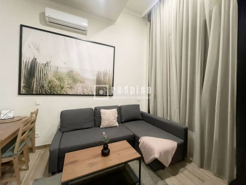 Foto ae0a3a7c-8939-43a1-94d4-8ff2db10cd5c. Estudi a Orcasitas Madrid