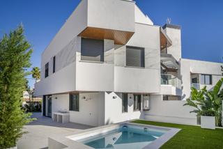 Apartament en N/a. Apartamento de lujo con piscina privada en montemar, torremolino