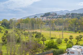 Casa adossada a La Colina. Exclusiva casa adosada en primera línea de golf en la colina, to