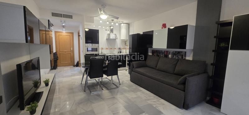 Foto 3bb8c759-dd41-4744-bbf9-1cc3d044f215. Estudio  en venta en el centro en Ayuntamiento Torremolinos