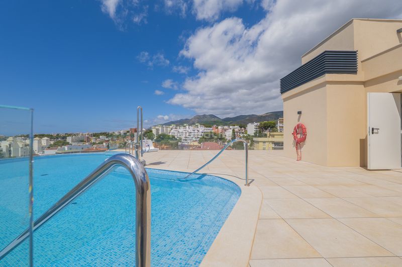 Foto 66a54100-86d1-41b3-8c16-5424c453565e. Àtic amb calefacció aparcament piscina a El Bajondillo Torremolinos