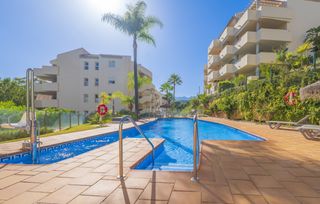 Apartament a Elviria. Maravilloso apartamento reformado con vistas al mar y a la monta