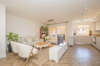 Appartamento in Federico mompou 3. Piso reformado 4 dormitorios, con terraza y vistas en el pinillo