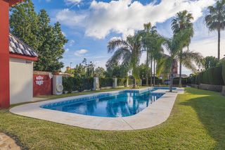 Casa aparellada a Cortijo Torrequebrada