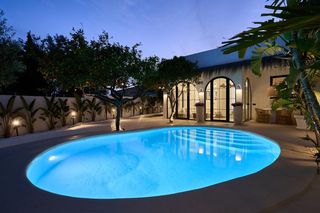 Casa a El Pinillo. Villa de lujo a estrenar con piscina privada