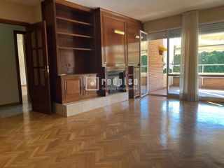 Piso en Avenida Europa