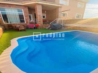 Chalet en Torres de la Alameda