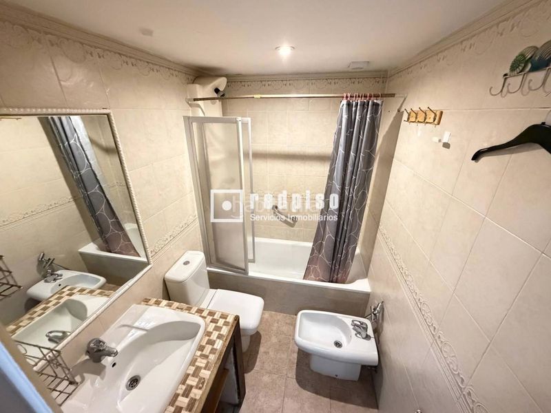 Foto d3d17244-b4ac-4cdd-95a7-6b2ae4ae8ffc. Pis amb aparcament piscina a Virgen del Rosario Torrejón de Ardoz
