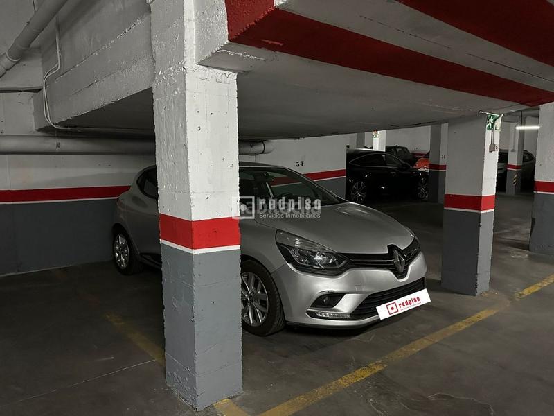 Foto 0cf74008-bbe0-4cb4-91cd-7f5cacfd0514. Parking coche redpiso usera rio vende plaza de garaje en Madrid