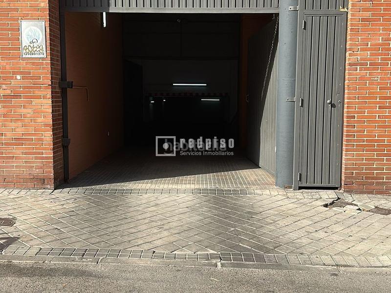 Foto 7e105e10-9c11-44ee-9c7f-671d67213832. Parking coche redpiso usera rio vende plaza de garaje en Madrid
