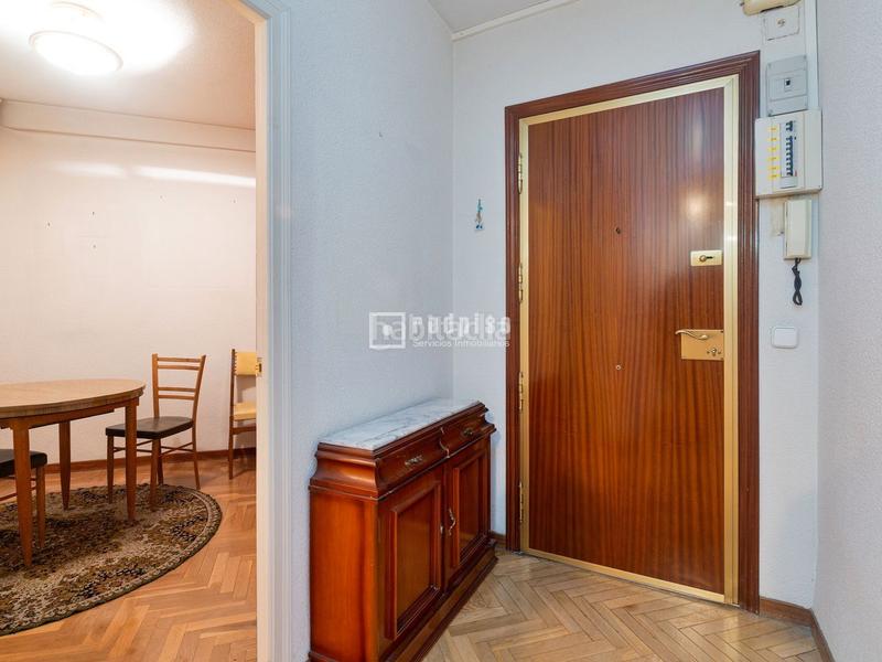 Foto d181afed-3f2d-45c1-8068-2007f59d28c0. Flat with heating in Almendrales Madrid